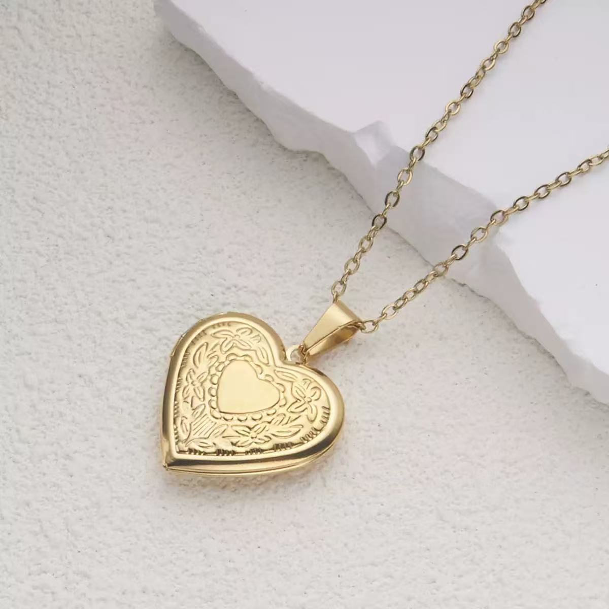 Romantic Heart Locket Pendants - đánh giá và giá Heart Locket Necklace Photo